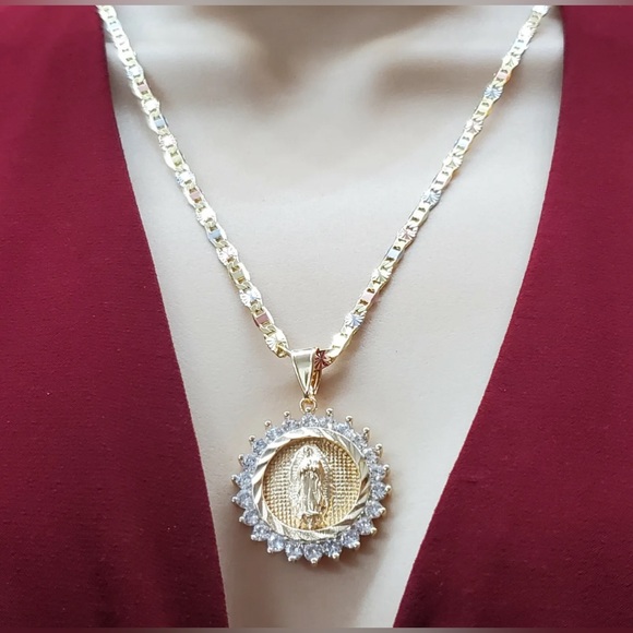 Gold Plated Our Lady Virgen Guadalupe Pendant & Chain Necklace. Oro Laminado - Picture 2 of 3
